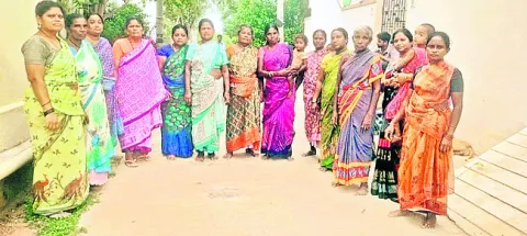 పరేషన్‌పై మహిళల నిరసన 