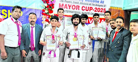 కరాటే పోటీల్లో విజయవాడ క్రీడాకారుల సత్తా 