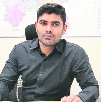 దరఖాస్తుల ఆహ్వానం  
