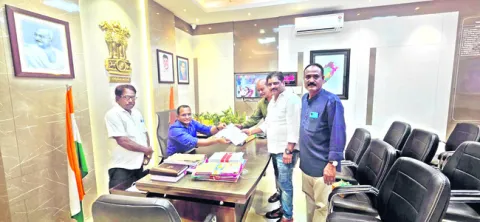 జర్నలిస్టులకు ఇళ్ల స్థలాలు కేటాయించాలి 