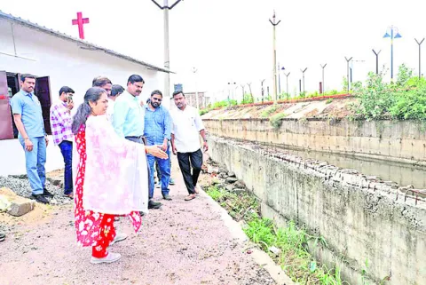 వ్యర్థాల తరలింపులో నిర్లక్ష్యంపై మేయర్‌ ఆగ్రహం