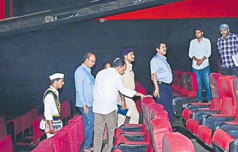 Inspection of movie theaters in several areas on government orders7