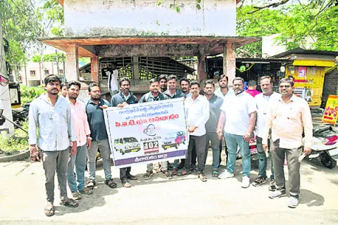 తల్లీబిడ్డ ఎక్స్‌ప్రెస్‌ డ్రైవర్ల ధర్నా 