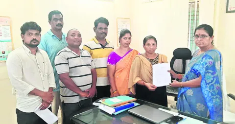 విద్యార్థులభవిష్యత్తుతో చెలగాటం