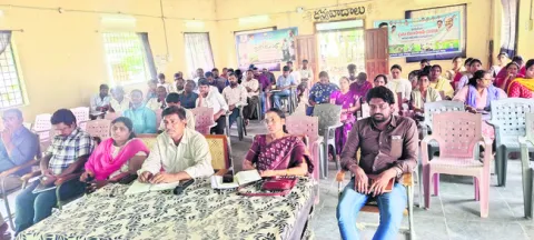 వ్యవసాయ అధికారుల సలహాలు పాటించాలి 