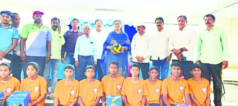 వేసవి శిబిరాలు సద్వినియోగం చేసుకోవాలి 