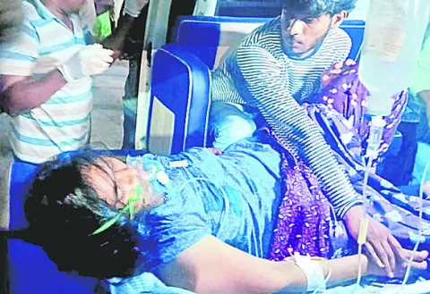 వివాహితపై కత్తితో దాడి.. మృతి 
