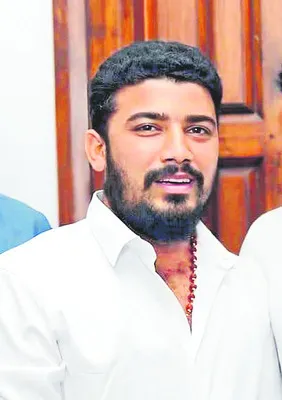 సోషల్‌ మీడియా యాక్టివిస్ట్‌పై అక్రమ కేసు 