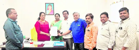 పే స్కేల్‌ కోసం పోరుబాట