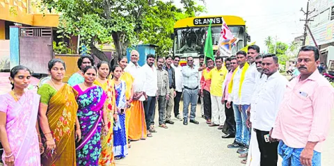 ప్రధాని మోదీ సభకు 11 బస్సులు 