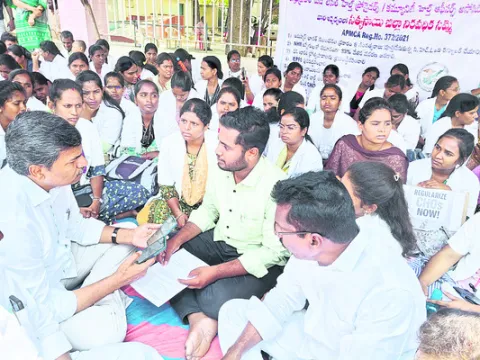 ఎంఎల్‌హెచ్‌పీల డిమాండ్లు నెరవేర్చాలి 