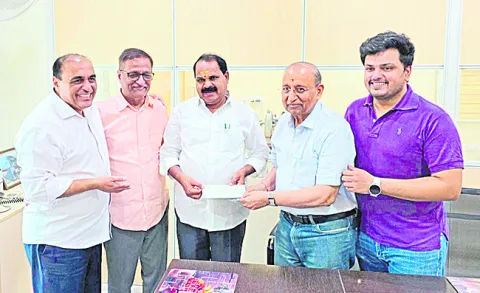 కళాశాల నిర్మాణానికి రూ.11లక్షల విరాళం 