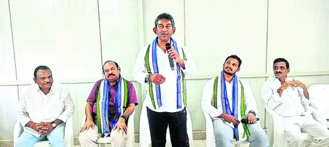 అబద్ధాలు చెప్పడంలో చంద్రబాబు దిట్ట 
