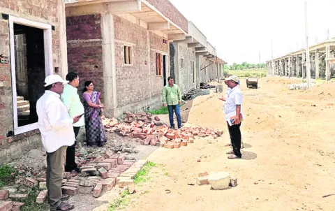 మామిడిమాడలో ‘డబుల్‌’ ఇళ్ల పరిశీలన 