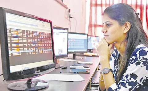 Stock Market: Nifty holds at 24347 and Sensex rises 260 pts7