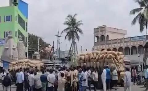ధాన్యం రైతుల ఆందోళన