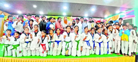 తైక్వాండో జిల్లా స్థాయి పోటీల్లో సత్తాచాటిన క్రీడాకారుల