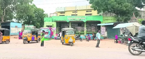 ప్రయాణ ప్రాంగణాలపై పట్టింపేది..? 
