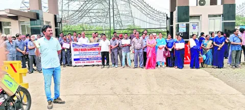 విద్యుత్‌ ఉద్యోగుల నిరసన