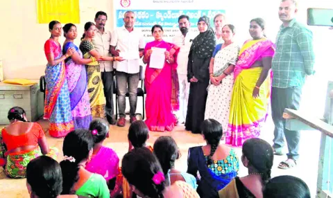 90 శాతం సబ్సిడీతో మగ్గాల ఏర్పాటు