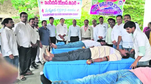 రక్తదానంతో ప్రాణదాతలవ్వండి