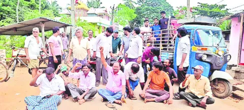 వంగవీటి మోహనరంగా విగ్రహం ధ్వంసం 