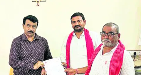 Kodam Ramana giving a petition