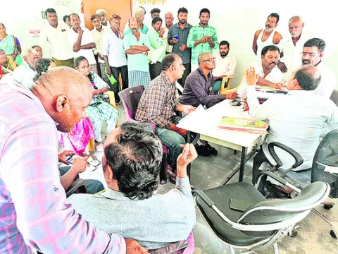 రసాభాసగా రాజన్నపేట ఇళ్ల విచారణ