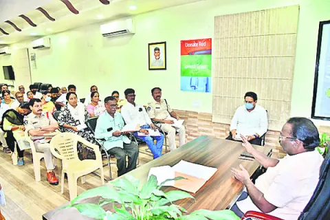 జిల్లాలో బాలకార్మికులు పనిచేయకుండా చూడాలి