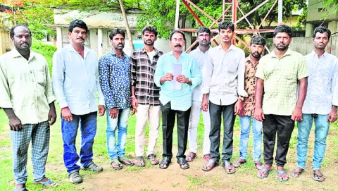 కార్మికురాలి ప్రాణం విలువ రూ.2.5 లక్షలు 