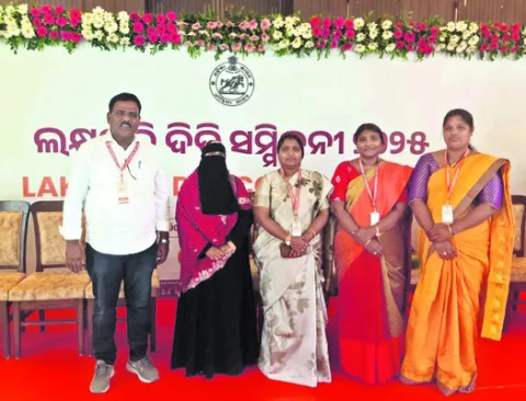 నందిపేట మహిళలకు లక్‌పతి దీదీ అవార్డులు 