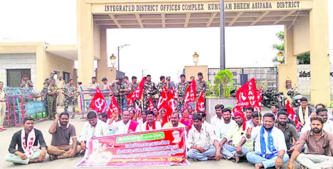 కలెక్టరేట్‌ ఎదుట ‘ఉపాధి’ కూలీల ధర్నా