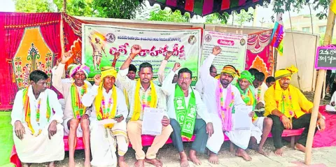 ఆదిమ గిరిజనుల సమస్యలు పరిష్కరించాలి