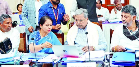 సమస్యలపై స్పందించకుంటే చర్యలు 
