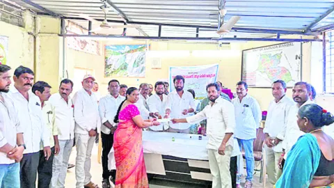 కల్యాణలక్ష్మి చెక్కుల పంపిణీ

