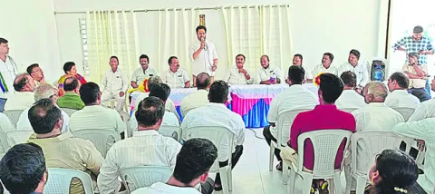 ‘వెన్నుపోటు దినం’ విజయవంతం చేయాలి 