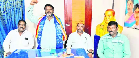 చట్టాన్ని ఎమ్మెల్యేలు హైజాక్‌ చేస్తున్నారు 