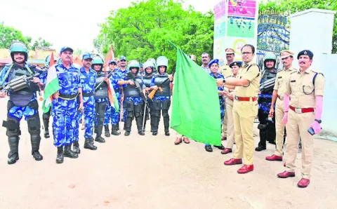 ప్రజల్లో ధైర్యం కల్పించేందుకే కవాతు