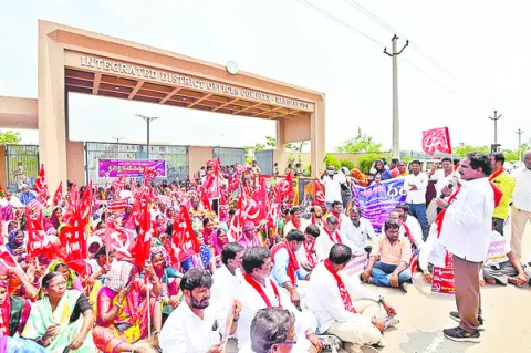 ‘ఉపాధి’ని నిర్వీర్యం చేసే కుట్ర 