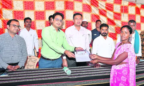 అవతరణ అతిథులు వీరే..  