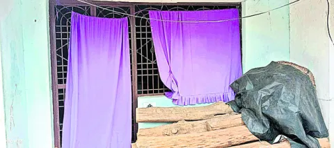  సచివాలయానికి తాళం 