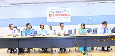 సకాలంలో రుణాలు అందించాలి