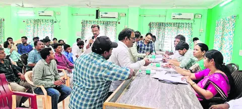 అసంతృప్తుల మధ్య కౌన్సెలింగ్‌