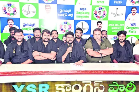 అక్రమ కేసులతో పైశాచికం 