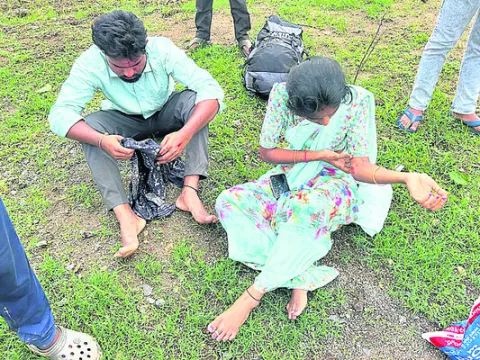 రోడ్డు ప్రమాదంలో ముగ్గ్గురికి గాయాలు
