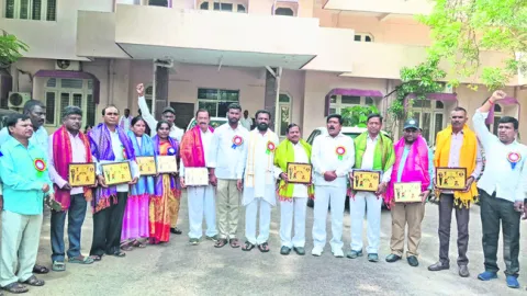 దళిత రత్న అవార్డుల ప్రదానం
