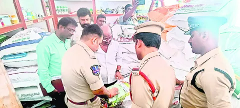 నకిలీ విత్తనాలు విక్రయిస్తే కఠిన చర్యలు
