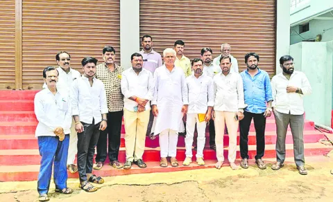 కార్యకర్తల జోలికొస్తే ఊరుకోం