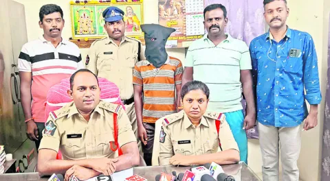 భార్యపై కక్ష పెంచుకుని హత్య 