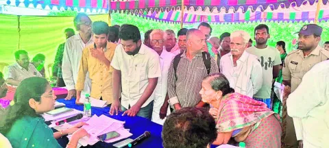 పోలీసుల తీరుపై ఆర్డీఓ అసహనం 
